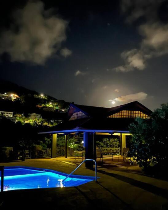 Mid-Century: Caribbean Style Apartment Contant  Exterior photo